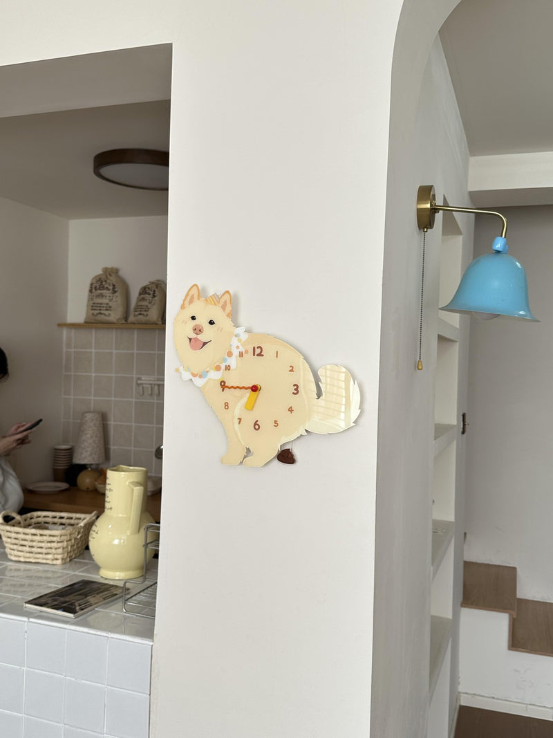 Tusong (Chinese Spitz) pendulum wall clock in a home setting 4